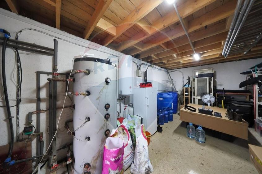 Ansamblu rezidențial cu casă principală și anexe, teren 1.487 mp - 19