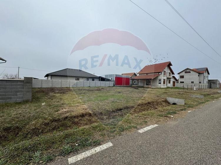 Teren intravilan pentru locuinta in Calugareni / Strada Principala - 2