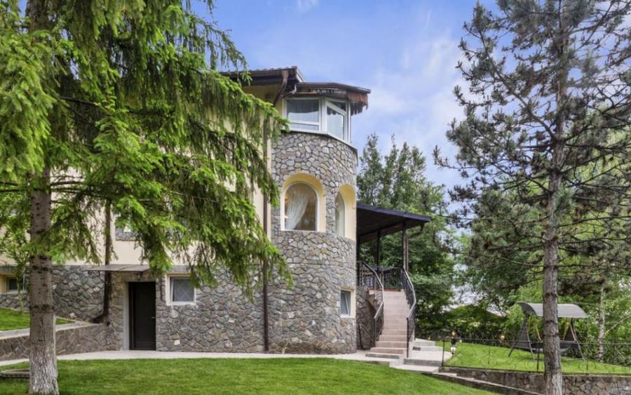 Refugiu de Vis in Cornu Priveli?te Panoramica ?i Apu - 3