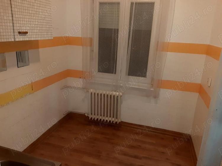 Vand apartament 2 camere Aleea Rogerius Oradea, bl E - 5