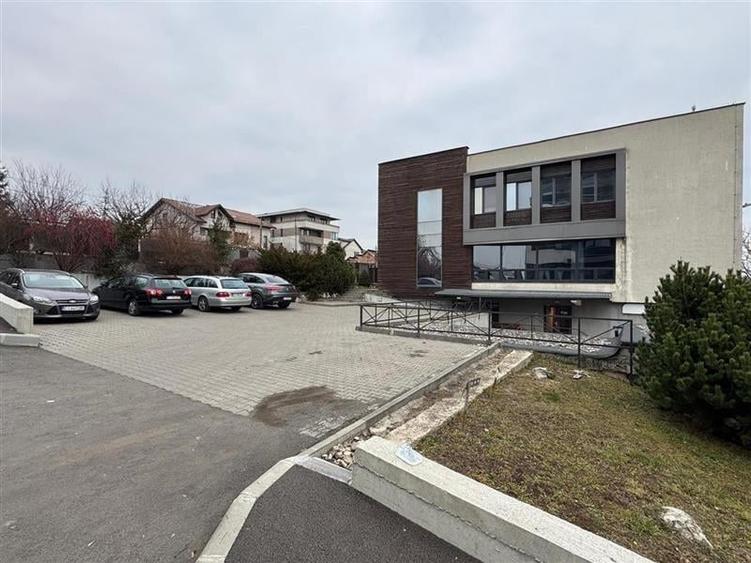 Spatiu de inchiriat S+P+ET., 1200 mp utili  situat in cartierul Dambul Rotund! - 23