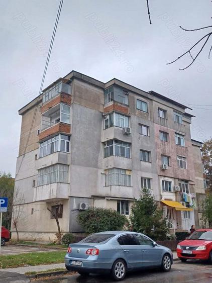 urgent ap 2 cam 68 mp decomandat zona bazzar la 1 minut de piata orizont - 4