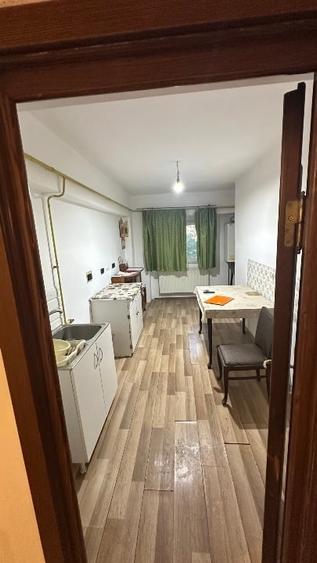 Apartament cu 3 camere nedecomandat în Sud-Est