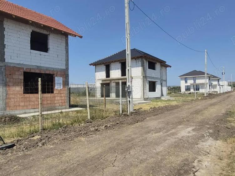 Aten?ie ! Casa la ro?u ! - 4