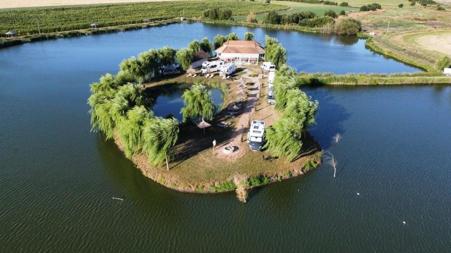 Proprietate exclusivista ideala ca proiect pentru investitie!! - 2