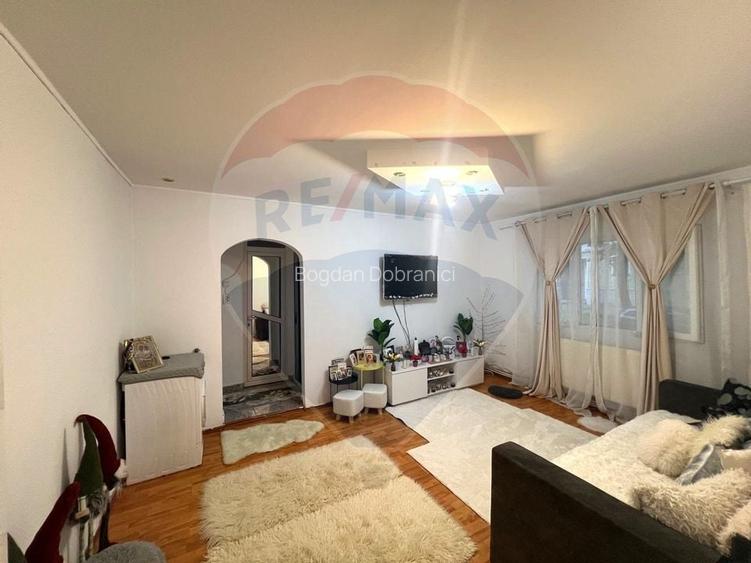 Apartament de vanzare cu 2 camere semidecomandate in zona Ura Apartament de vanzare cu 2 camere semidecomandate in zona Ura