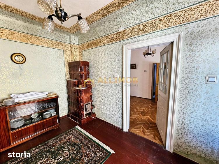 Casă cu 4 camere semidecomandat cu Teren 274 Mp în Ana Ipătescu