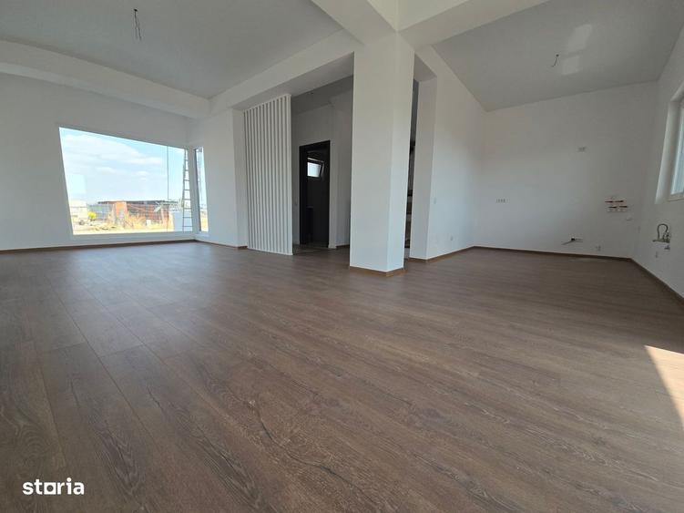 Casa rezidentiala cu vedere libera spre lac si acces asfaltat - 6