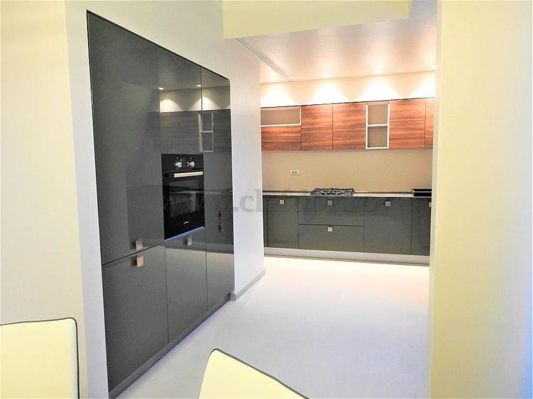 Apartament cu 4 camere decomandat, mobilat în Iancu Nicolae