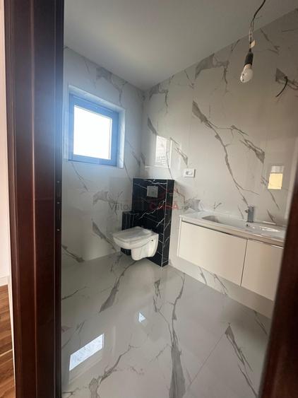 Casă individuală cu 5 camere cu Canalizare în Ozana