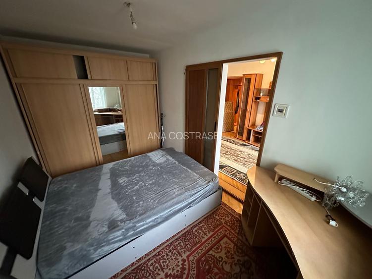 Apartament cu 3 camere semidecomandat, mobilat în Alexandru cel Bun Apartament cu 3 camere semidecomandat, mobilat în Alexandru cel Bun