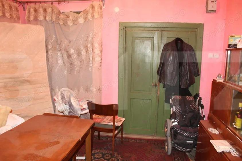 Casa tradi?ionala cu curte generoasa, in centrul localita?ii Valcele - 5