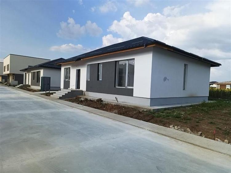 Casa individuala 4 camere si teren 300 mp complex finalizat Tunari - 5