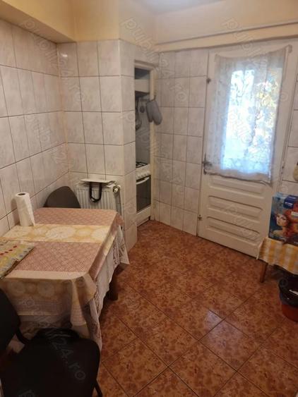 vand ap 2 camere ,et 2,bl.Camelia - 4