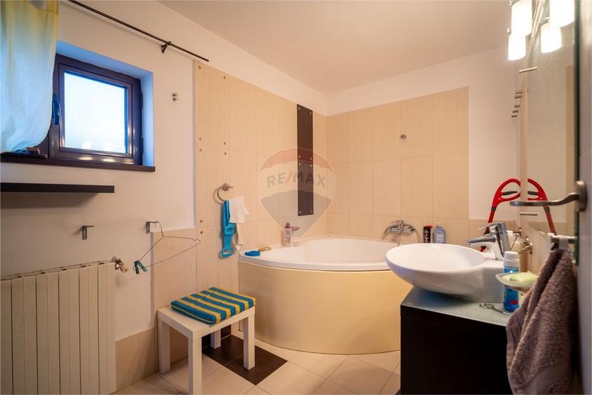 Vila cu 5 camere Sinaia, zonă liniștită, aproape de centrul statiunii - 10