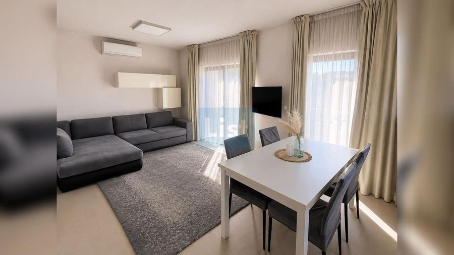 Apartament cu 3 camere semidecomandat în Borhanci