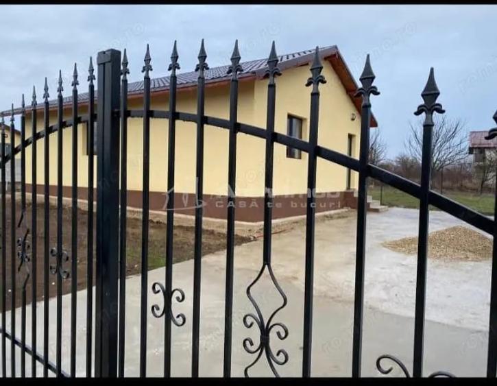 Casă cu Teren 400 Mp în Central
