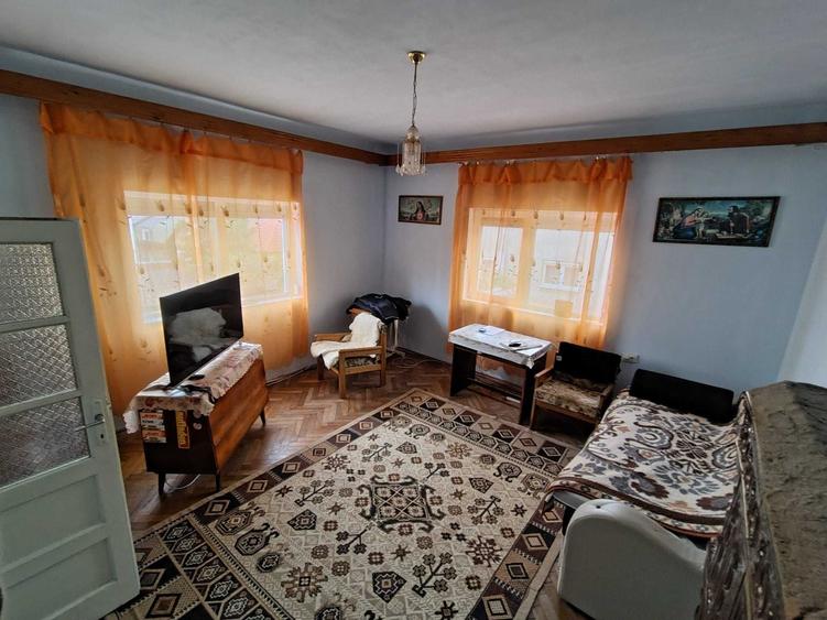 Casă cu 3 camere decomandat în Dealuri Oradea