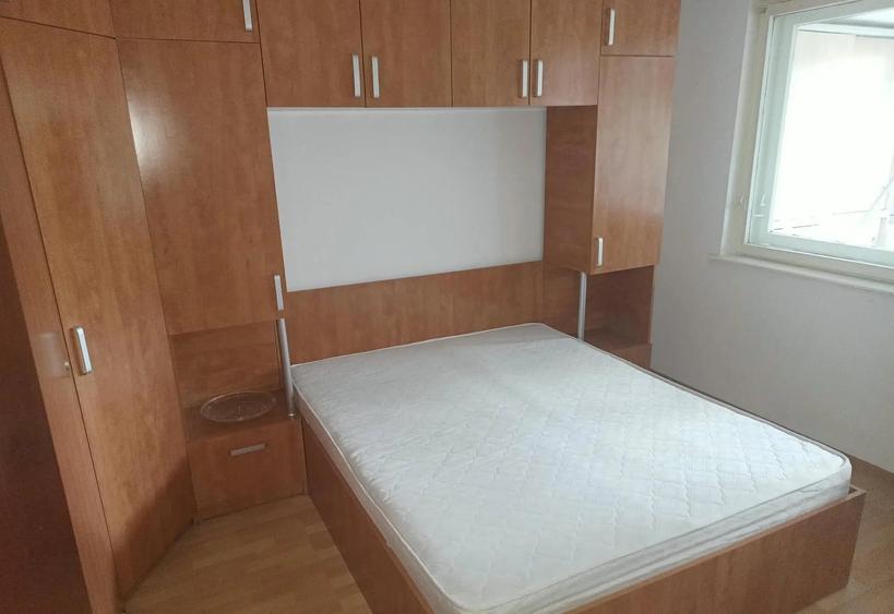 Apartament cu 3 camere semidecomandat în Drumul Taberei