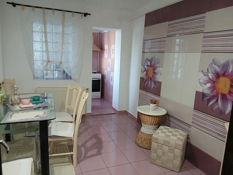 Apartament cu 4 camere decomandat în Găești