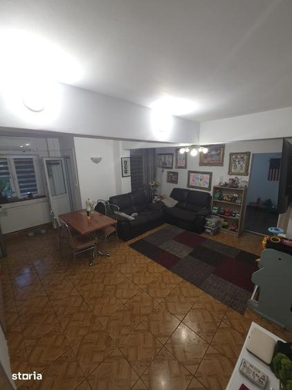 Apartament cu 4 camere decomandat în Rahova