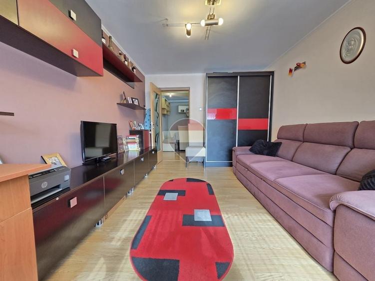 Apartament cu 3 camere decomandat, mobilat în Ultracentral