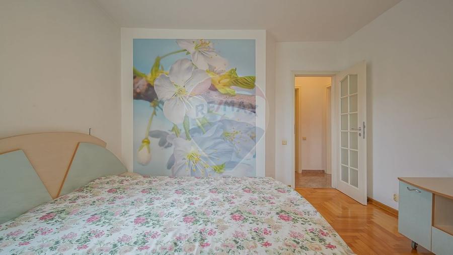Apartament cu 3 camere decomandat, mobilat în 13 Decembrie