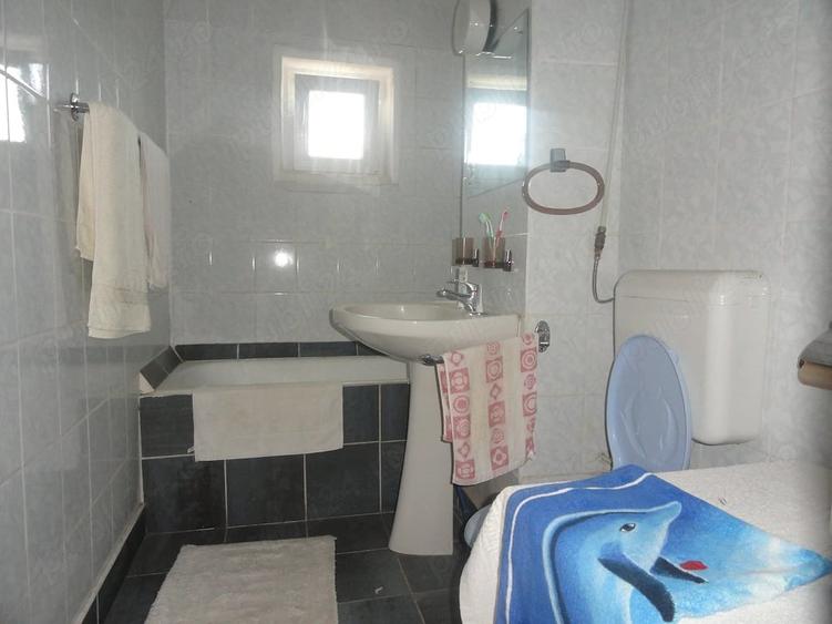 Apartament cu 3 camere semidecomandat în Micălaca