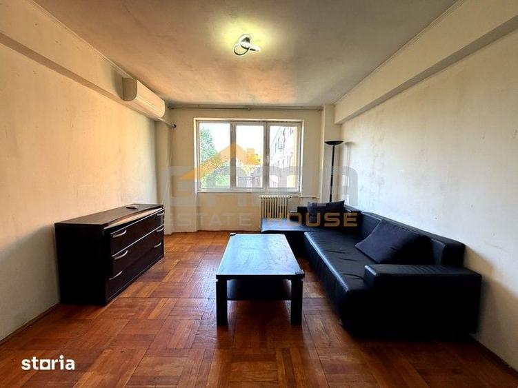 Apartament cu 3 camere semidecomandat în Central