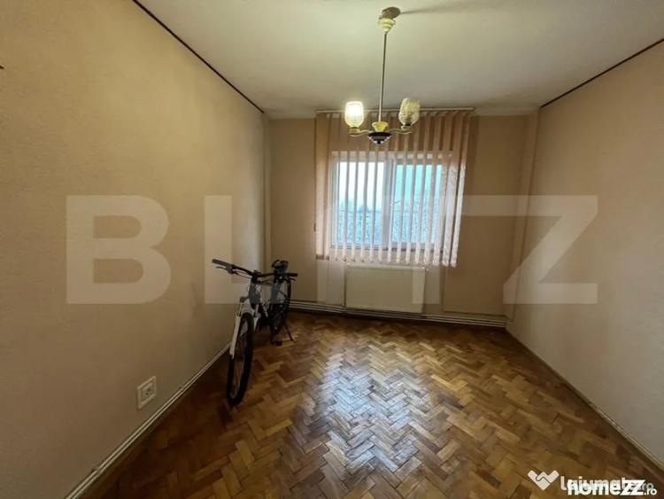 Apartament cu 4 camere semidecomandat în Nord