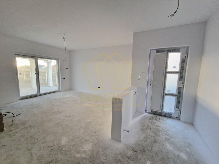 Duplex cu 4 camere cu Canalizare în Bucovăț (Remetea Mare)