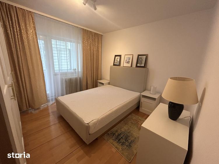 Apartament cu 3 camere decomandat în Girocului