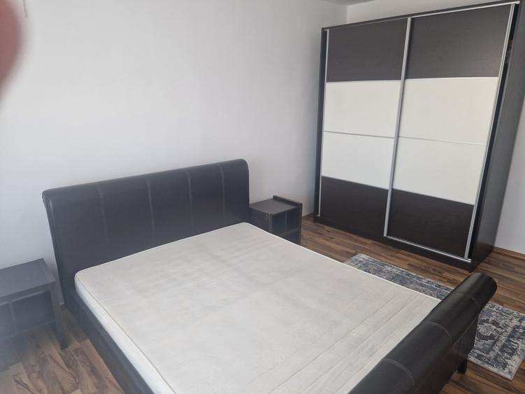 Apartament cu 3 camere decomandat în Vlahuță