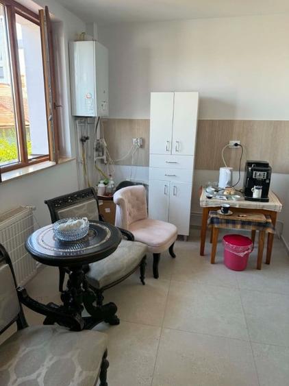 Apartament cu 3 camere semidecomandat în Andrei Mureșanu