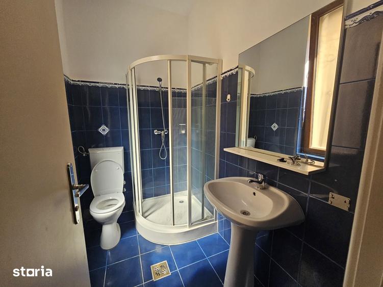 Casă cu 6 camere cu Teren 450 Mp în Central