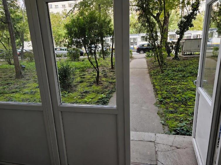Apartament cu 2 camere semidecomandat, mobilat în Titan