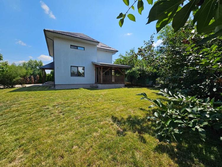 Casă cu 4 camere în Brănești