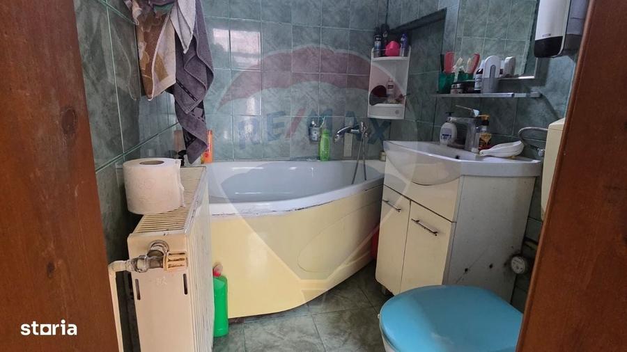 Casă cu 3 camere cu Teren 250 Mp în Central