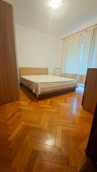 Apartament cu 3 camere decomandat în Răcădău
