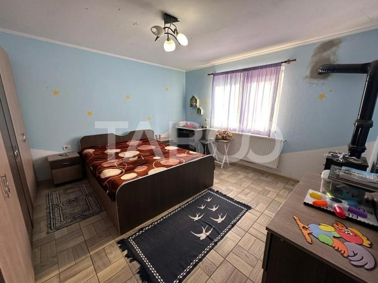 Casă individuală cu 3 camere cu Canalizare în Mărgineni