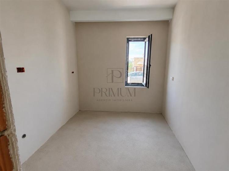 Duplex cu 3 camere cu Canalizare în Moșnița Nouă