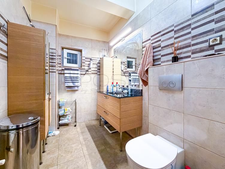 Casă individuală cu 12 camere cu Canalizare în Calea Plevnei