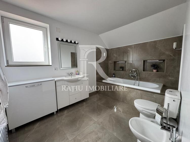 Casă individuală cu 5 camere cu Canalizare în Sântandrei