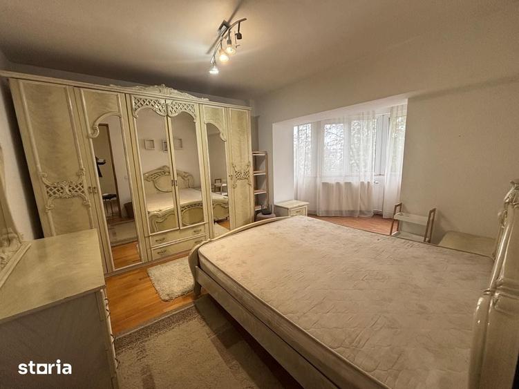 Apartament cu 3 camere decomandat în Nicolina