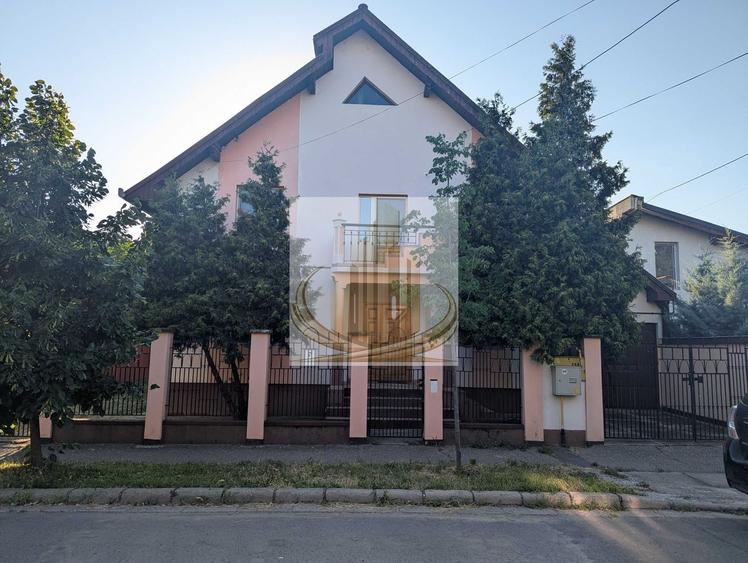 Casă individuală cu 4 camere cu Canalizare în Aradului