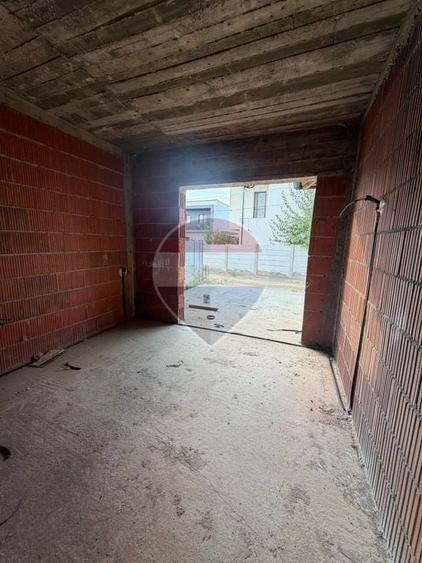 Casă individuală cu 4 camere cu Teren 350 Mp în Malu Mare