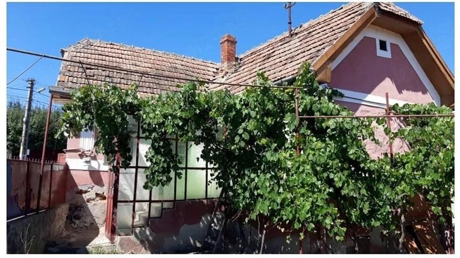 Casă cu Teren 900 Mp în Hamba