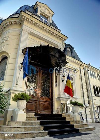 Casă cu 10 camere cu Teren 2000 Mp în Romană