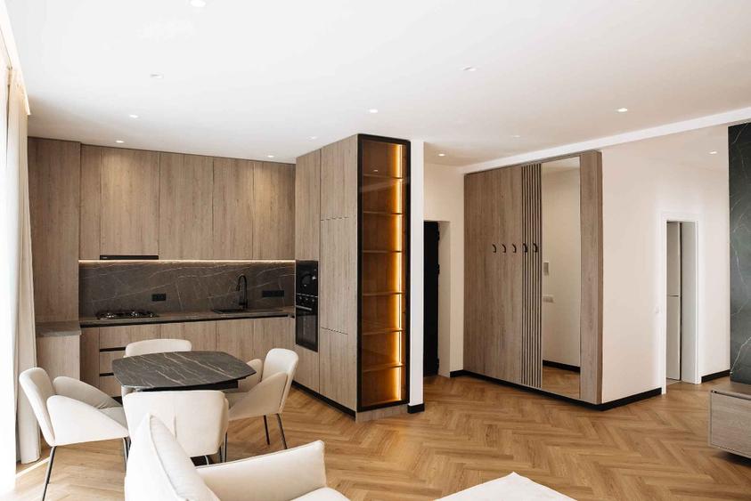 Apartament cu 3 camere decomandat în Central