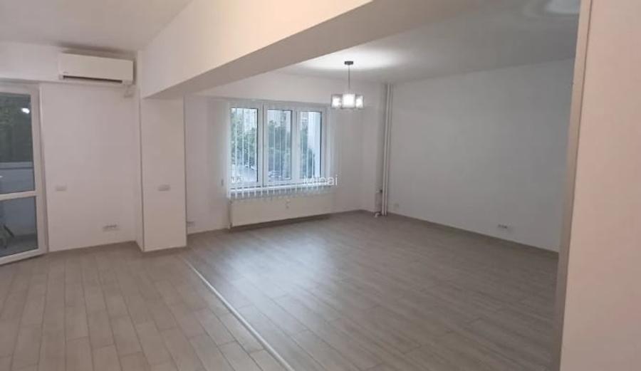 Calarasilor metrou P-ta Muncii, bl.MIXT 1992, etajul 3/8,renovata,balcon .